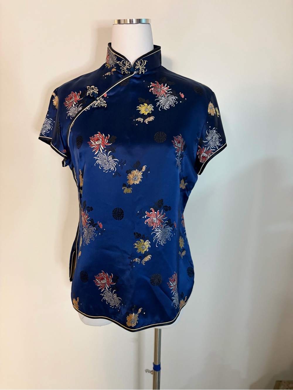 Vintage deep blue pattered silk Cheongsam blouse
